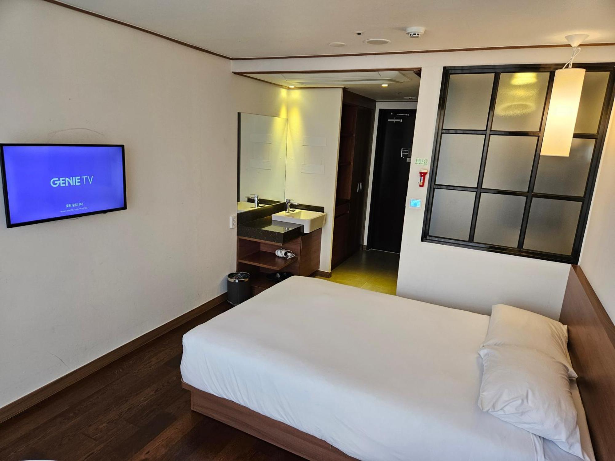 Tamara Jeju Hotel Согвипхо Экстерьер фото
