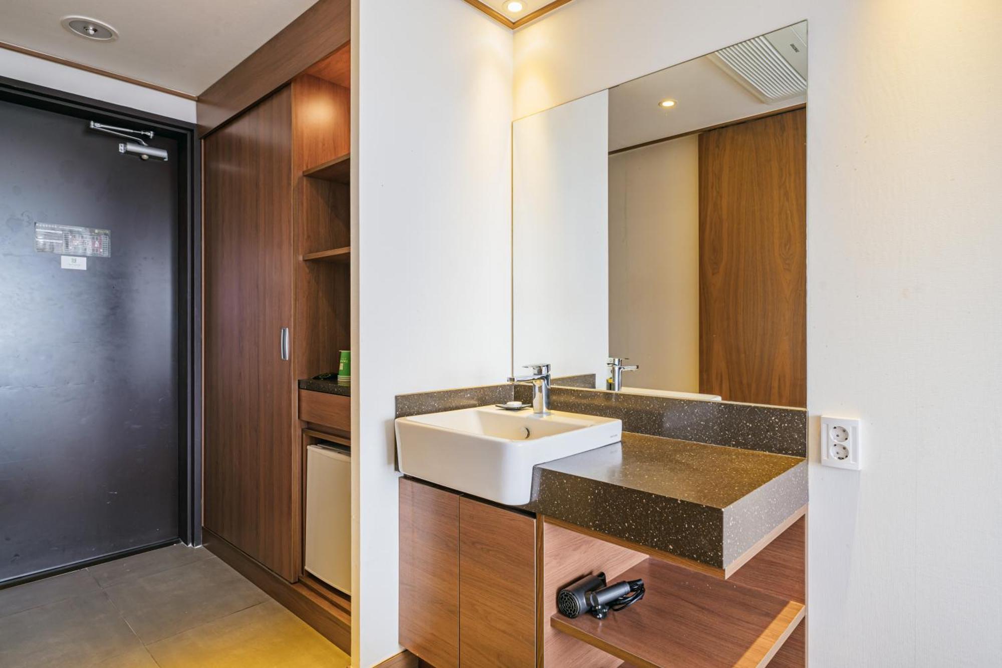 Tamara Jeju Hotel Согвипхо Экстерьер фото