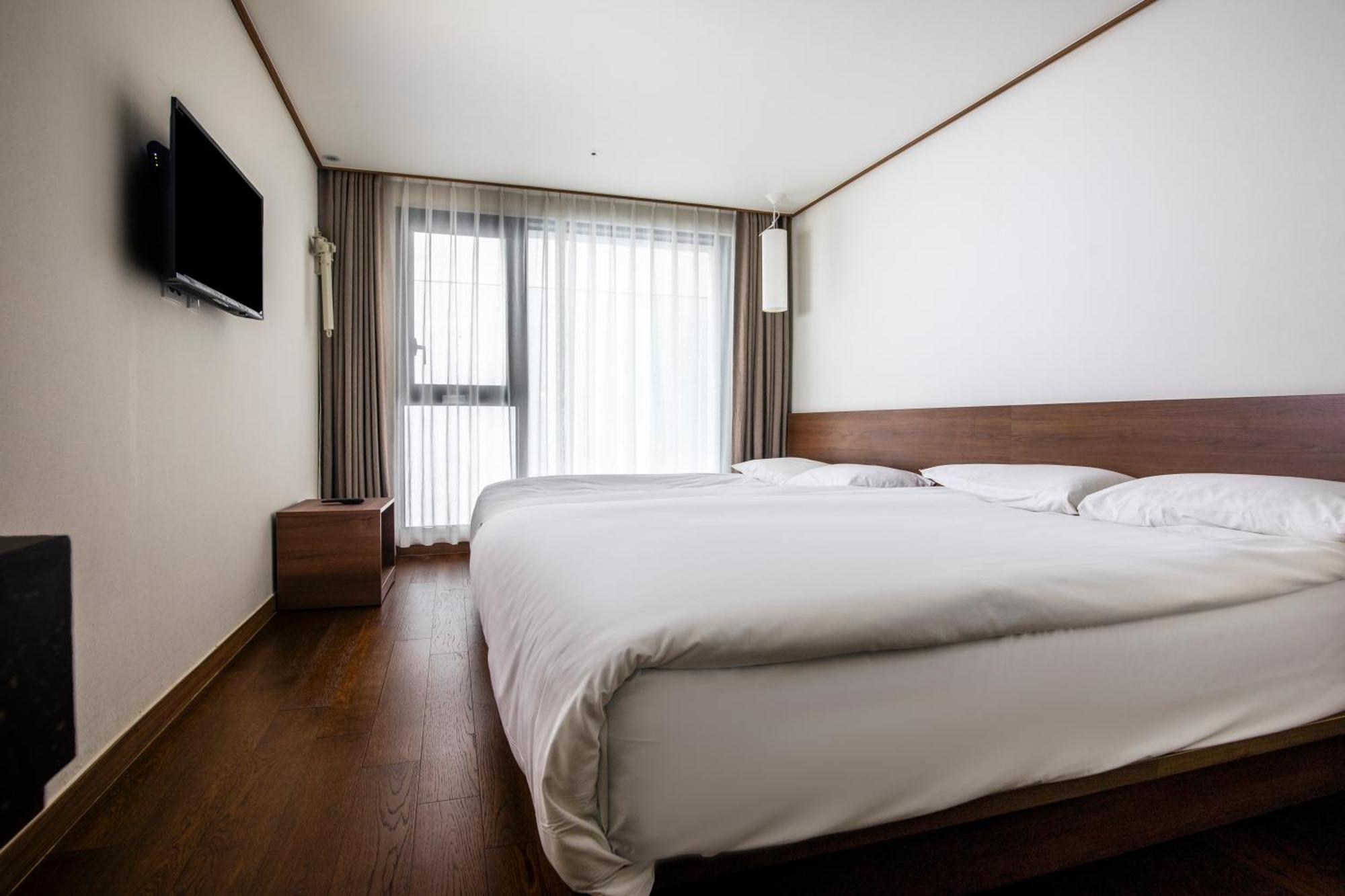Tamara Jeju Hotel Согвипхо Экстерьер фото