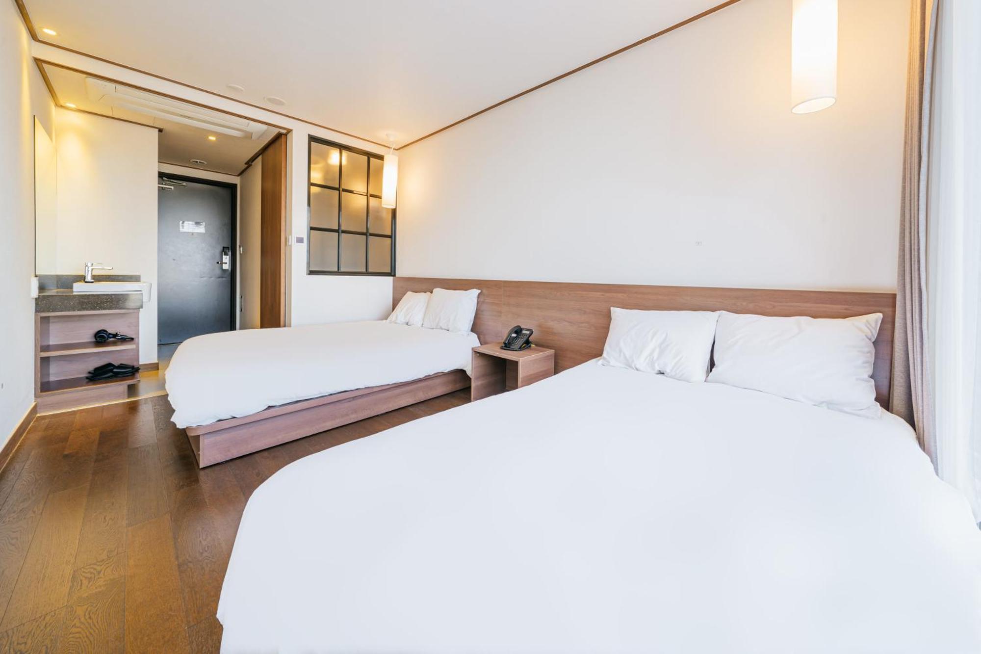 Tamara Jeju Hotel Согвипхо Экстерьер фото