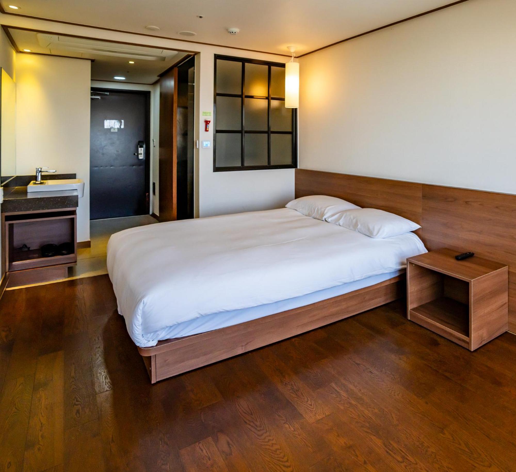 Tamara Jeju Hotel Согвипхо Экстерьер фото