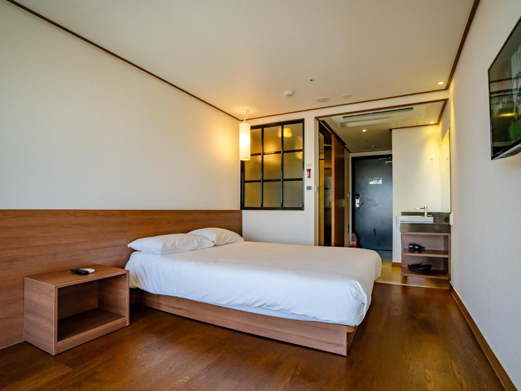 Tamara Jeju Hotel Согвипхо Экстерьер фото